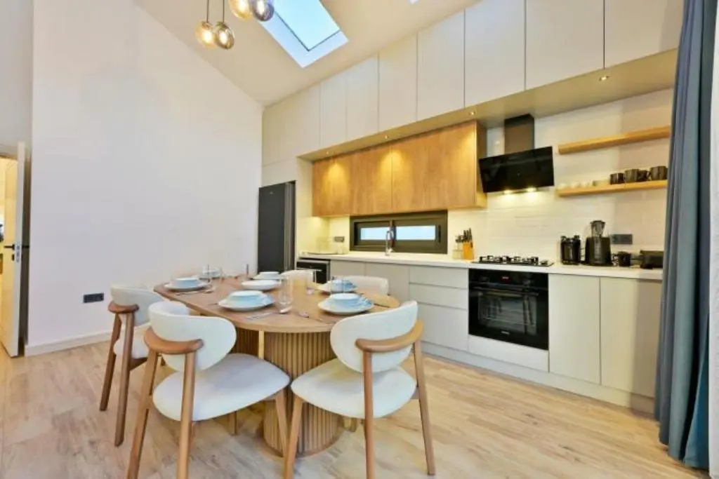 Fitted kitchen
